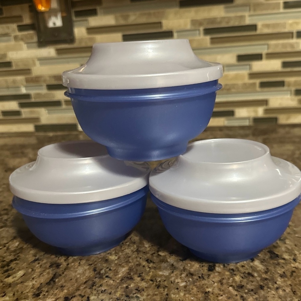 Tupperware Pedestal Bowls ~ Set of 3 ~ Ocean Blue ~ RARE ~Pearlescent White Seal
